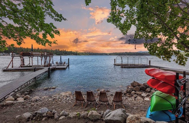 Waterfront Retreat | Kayaks | Beach & Elevated Lakeview Deck
