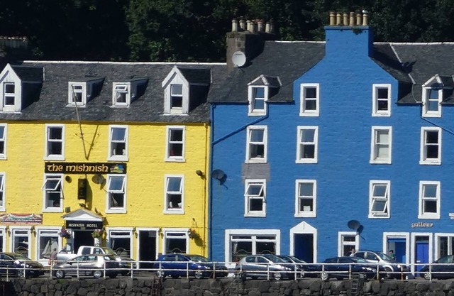 Waterfront Snug - pet friendly apartment on Tobermory's Main Street
