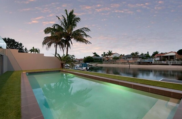 Waterfront Splendour – Luxurious waterfront living