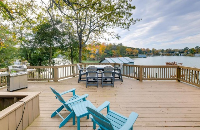 Waterfront Topping Vacation Home with Boat Dock!