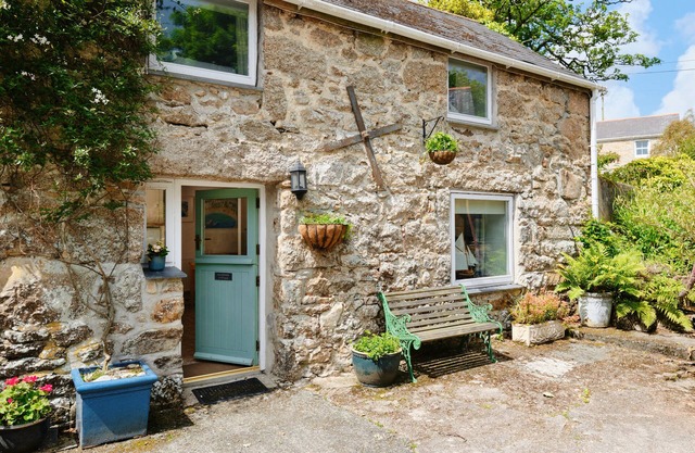 Waterside Cottage, rural St Ives, 7 minutes to the nearest beach
