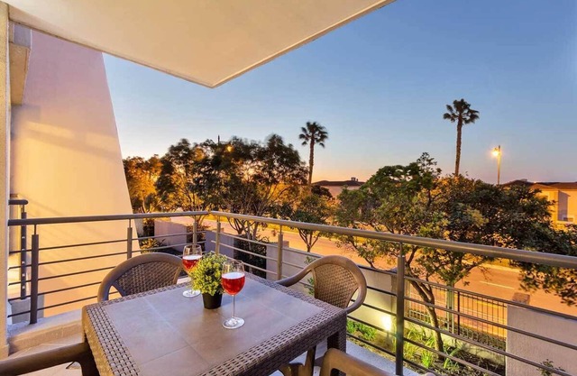 Waterstone East - Two Bedroom Apartment, Sleeps 4
