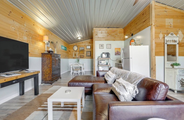 Waynesville Studio w/Fire Pit & Mountain Views!