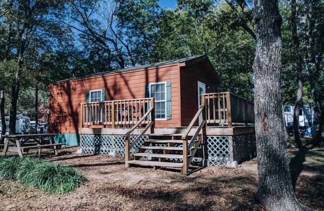 Weatherford Hideaway! Full Kitchen, Outdoor Pool, Near Peek-A-Boo Petting Zoo