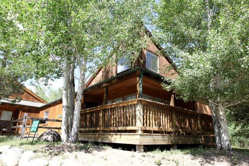 Weekend Getaway for Outdoor Recreation near San Isabel Forest in Colorado