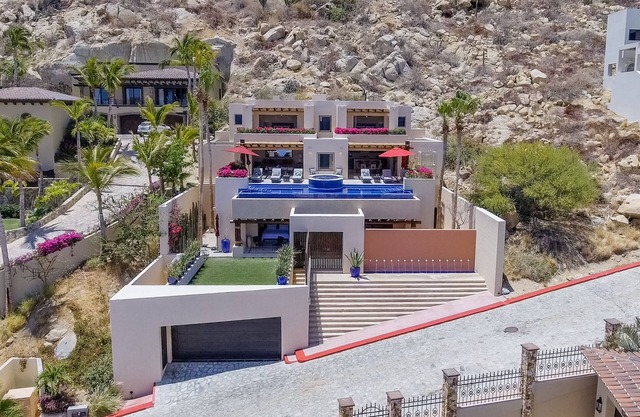 Welcome to Casa de Los Gatos located in the gated community of Pedregal
