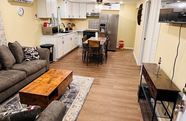 Welcome to Cozy Stone Cottage 3 bedrooms and 1 bathroom house.
