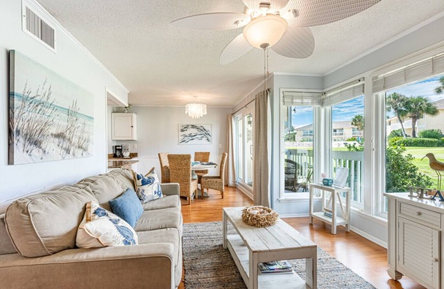 Welcome to Kitzi’s Corner – Pet-Friendly 1BR Retreat with FREE Beach Service!