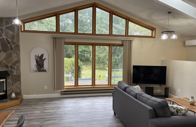 Welcome to our lakefront vacation rental!n