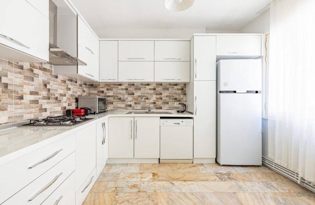 Welcome to our peaceful bright centrally-located home in the heart of Uskudar