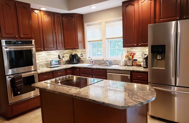 Welcome to Quince Orchard Knolls, North Potomac. Your home away from home!