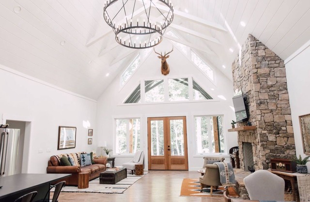 Welcome to the Doc Holiday. Located in the Gorgeous Clifftops of Monteagle, TN.