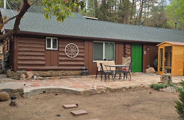 Welcome to The Hitching Post — Historic Prescott Retreat