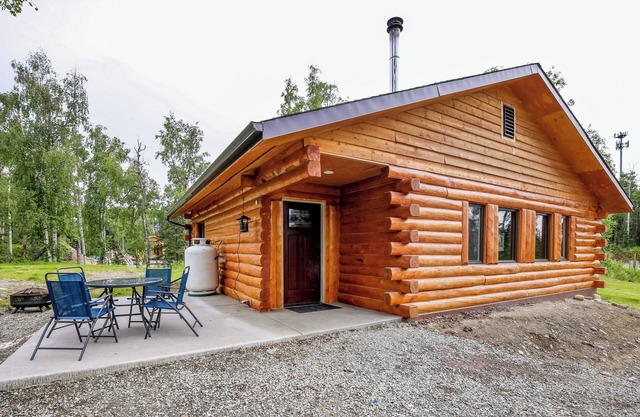Welcoming Wasilla Cabin w/Patio!