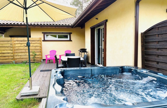 Wellness cottage in the woods. Close to sandy beaches. Private terrace with jacuzzi.