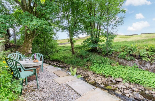 West Cottage - Two Bedroom House, Sleeps 4