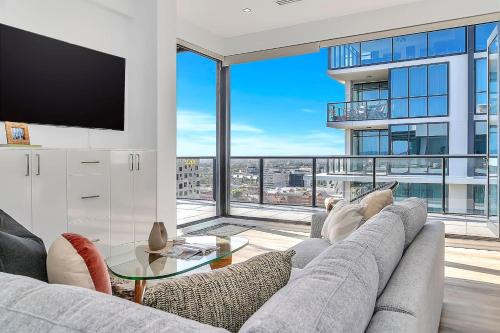 'West End Penthouse' Sky-high Resort-style Haven
