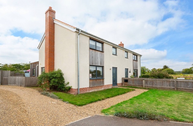 West View - Three Bedroom House, Sleeps 5