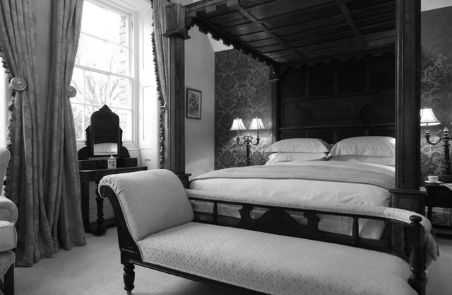Westgate Manor