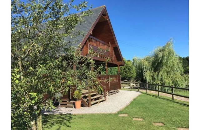 Whistley Farm Lakeside Lodges with Fishing Lakes & 4 Hole Pitch & Putt Golf