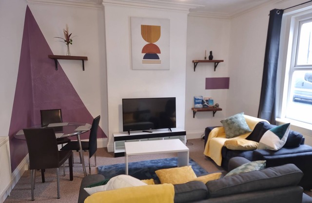 Whitby Elegance Free Parking, Near Metro and bus station