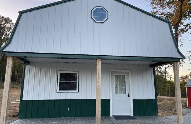 White cabin in the woods close to Univ. of Central Missouri and Whiteman AF Base
