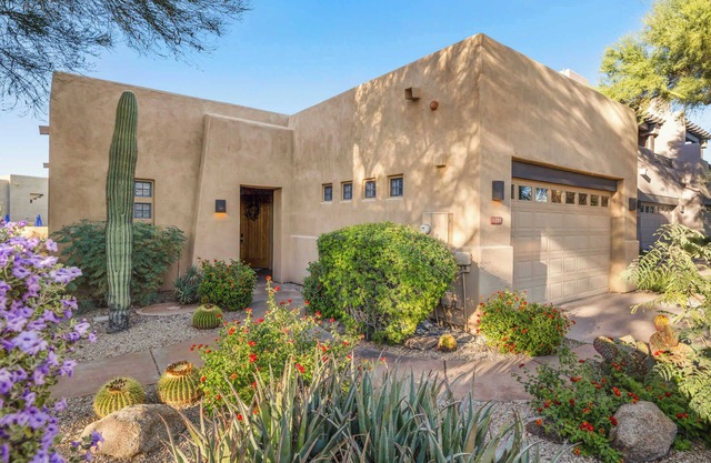 White Feather: Grille, Fireplace & Private Patio!