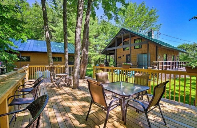 White Mountains Cottage w/Mountain & Lake Views!