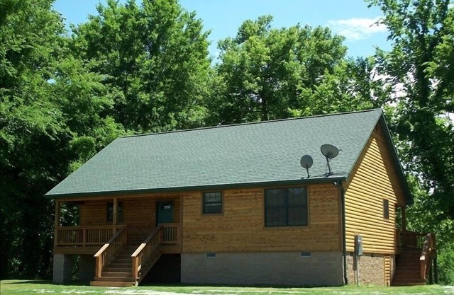 White River Get Away Cabin (Norfork) - River frontage - Open all Year