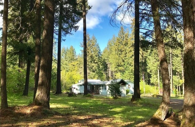 White Salmon River House