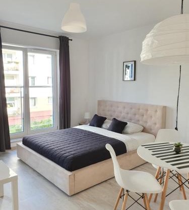 White Studio V