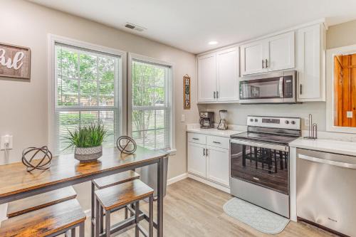 Whiteville Home with Fire Pit Near Lake Waccamaw!