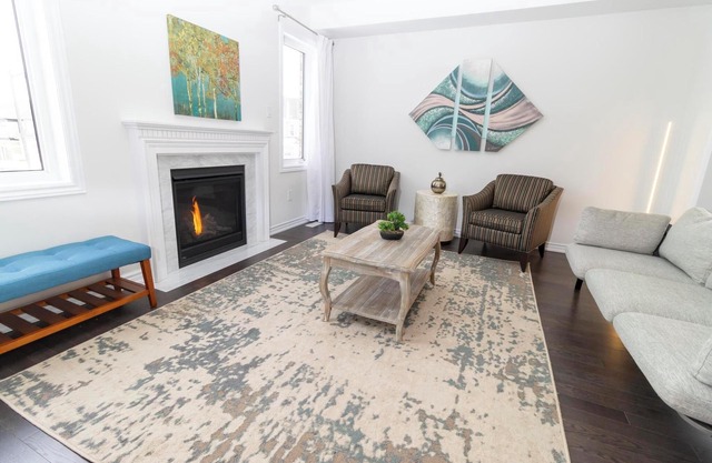 Whole House 3 BR 2.5 WR Close to Downtown & HW 403
