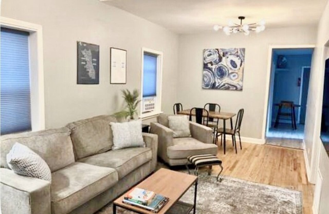 Wicker Park 2Bdrm Near Downtown & Salt Shed Weekend Special 219.00 Sept 8-10
