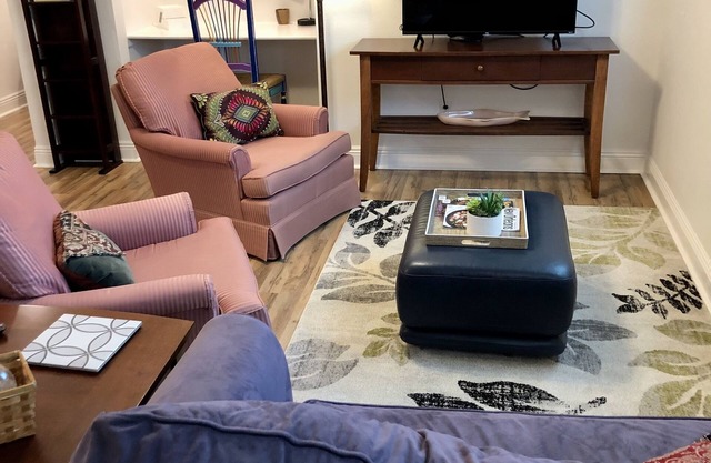 Wide Oaks Flat- RN, Relocation, Seasonal, Central and safe