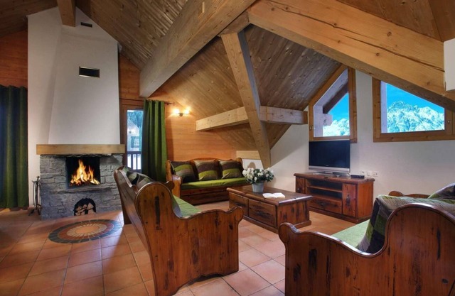 Wifi, 50m from ski slopes, fitness, swimming pool, sauna, hammam, balcony, tv, ski locker, 32m²