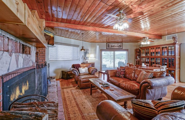Wild Bill Retreat | Treehouse | Acre of Fun | Near Grand Canyon & Williams