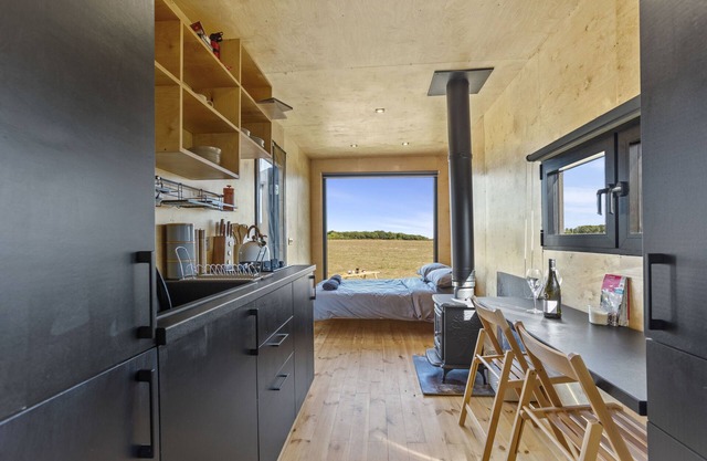 Wild Off-grid Cabin Near Canterbury ft Warm Wood fireplace