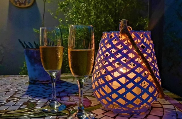 Wild Olive Cottage for 2 people in wonderful garden!