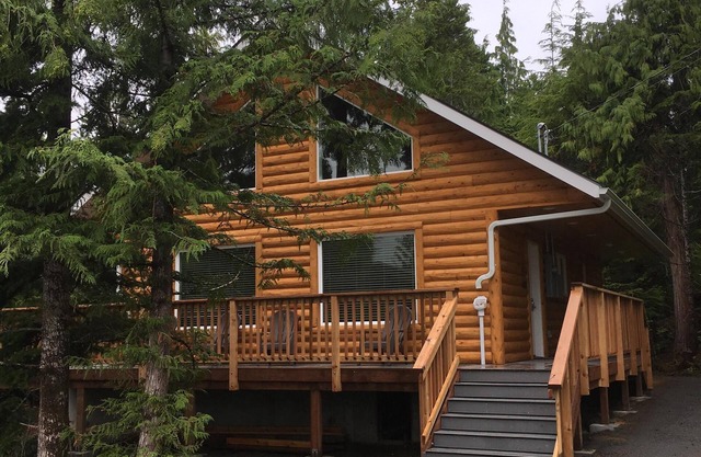 Wild Wolf Alaska Cabin - Gorgeous Property
