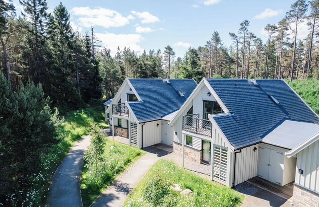 WILDCAT LODGE, pet friendly, with open fire in Aviemore