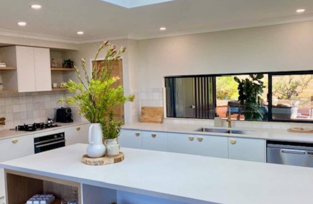 Wildwood Retreat: Luxury Vineyard Escape