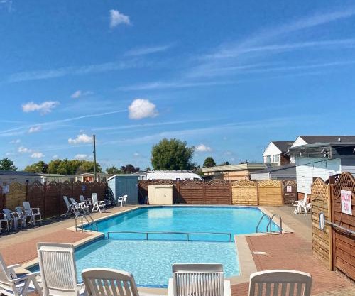 Winchelsea Beach Holiday Home - Pool & Beach