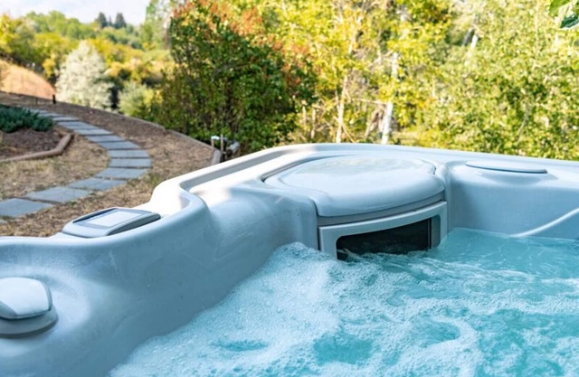 Wind River Home - Combo of townhome, Hot Tub