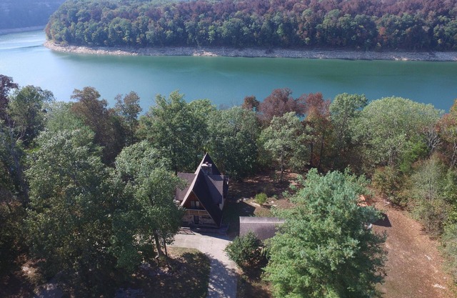 Window Lake, Glass View of Lake Cumberland, Minutes to Safe Harbor Marina