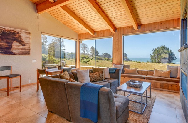 Windsong.Oceanfront Views from ALL rooms, Single Story, & Private Hot Tub