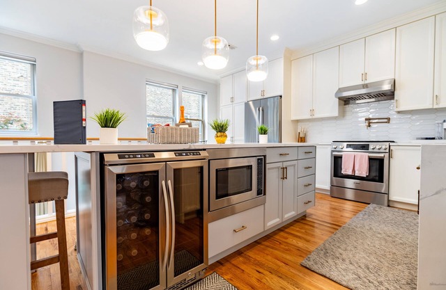 Windy City Getaway 3br 2ba Chicago Townhouse 3 Bedroom Home by RedAwning
