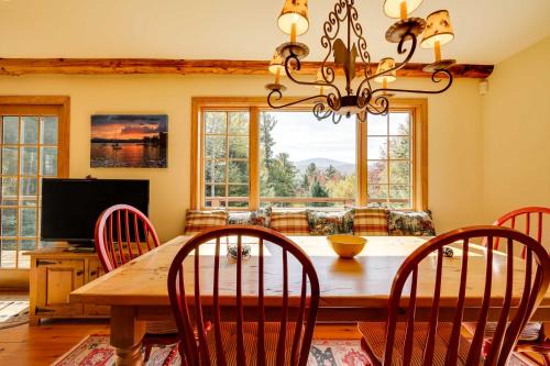 Winhall Home with Deck and Views, 6 Mi to Ski Slopes!