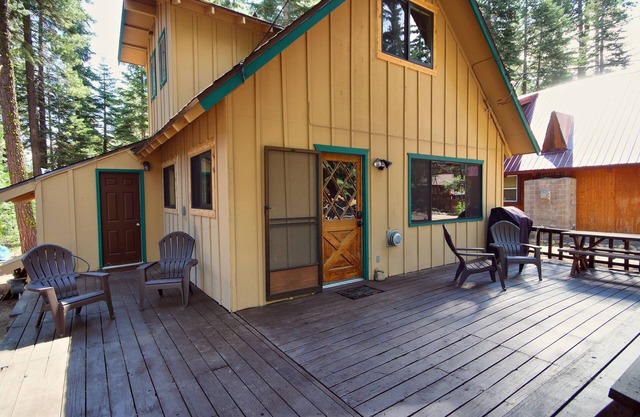 Winter time! Charming Family Friendly - West Shore Tahoe Cabin