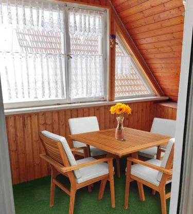 Wohnung Beth im Dachgeschoss mit Balkon